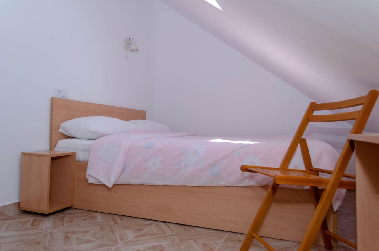 דירות קלוז'-נאפוקה Mansarda Mica Cu Baie Proprie מראה חיצוני תמונה